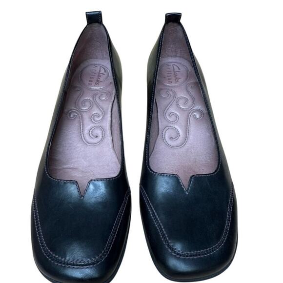 "CLARKS" Artisian Women's Black Wedge Slip On Leather Shoes SZ 8.5 Office MINT! - Picture 1 of 11